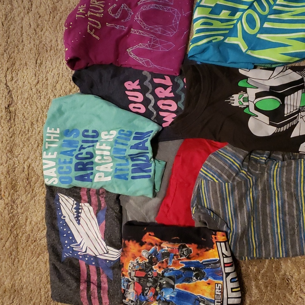 Lot of 10 boys size 4/5 shirts.